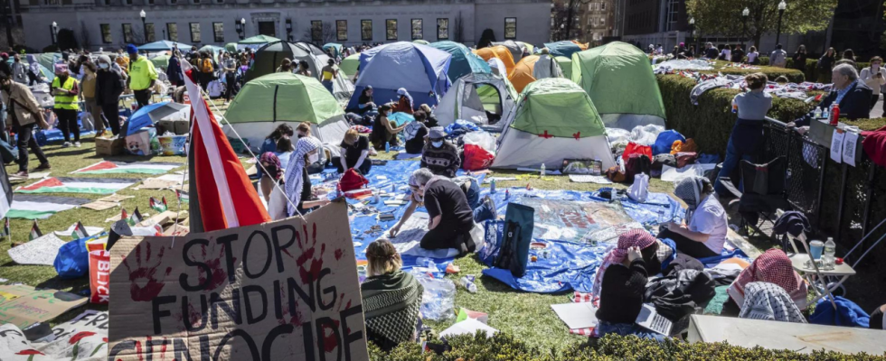 Columbia suspendiert Studenten nachdem der Aufruf das Gaza Lager aufzuloesen unbeachtet