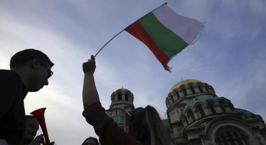 Das bulgarische Parlament genehmigt offiziell die Uebergangsregierung die das Land