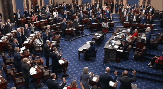 Der Senat weist zwei Anklagepunkte gegen den Heimatschutzminister zurueck und