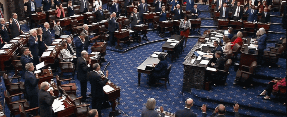 Der Senat weist zwei Anklagepunkte gegen den Heimatschutzminister zurueck und