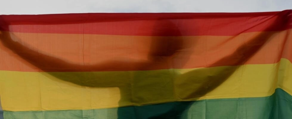 Die Verabschiedung eines strengen Anti LGBTQ Gesetzes im Irak loest diplomatische Gegenreaktionen