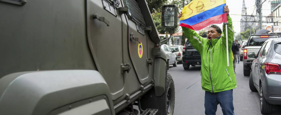 Die ecuadorianische Polizei brach in die mexikanische Botschaft ein und