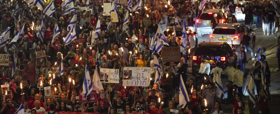 Durch die Politik gespalten vereinen sich die Israelis um der