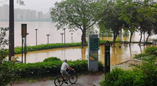 Elf werden vermisst Zehntausende wurden evakuiert als Stuerme Suedchina heimsuchten