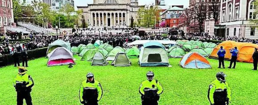 New Yorker Polizei verhaftet pro palaestinensische Demonstranten auf dem Columbia Campus