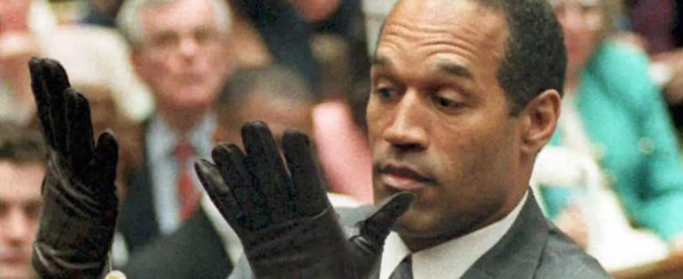 OJ Simpson gefallener NFL Held der im „Jahrhundertprozess wegen Mordes freigesprochen