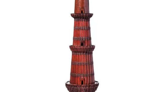 Qutb Minar Modell aus Teakholz kommt im britischen Auktionshaus unter den