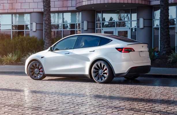 Tesla senkt die Lagerpreise fuer das Model Y um bis