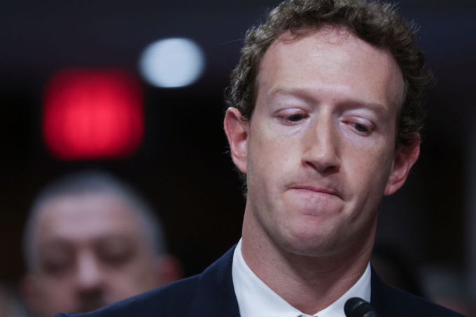 WASHINGTON, DC – 31. JANUAR: Mark Zuckerberg, CEO von Meta, sagt am 31. Januar 2024 vor dem Justizausschuss des Senats im Dirksen Senate Office Building in Washington, DC aus. Der Ausschuss hörte Aussagen der Chefs der größten Technologieunternehmen über die Gefahren der sexuellen Ausbeutung von Kindern in sozialen Medien. (