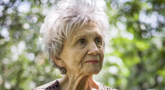 Alice Munro kanadische Nobelpreistraegerin ist im Alter von 92 Jahren