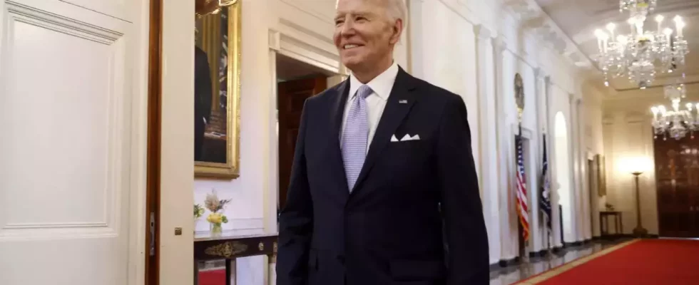 Biden trifft Jordaniens Koenig Abdullah waehrend die Hoffnungen auf einen.webp