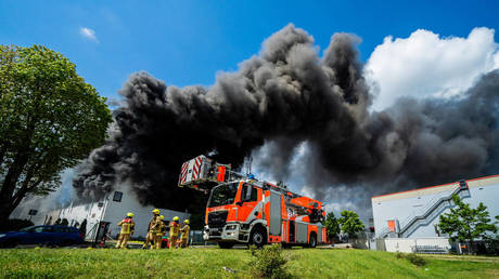 Fabrik eines deutschen Waffenherstellers brennt VIDEO – World