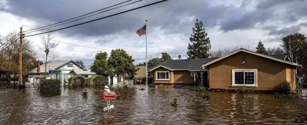 Hunderte wurden vor Ueberschwemmungen in Texas gerettet waehrend das Wasser