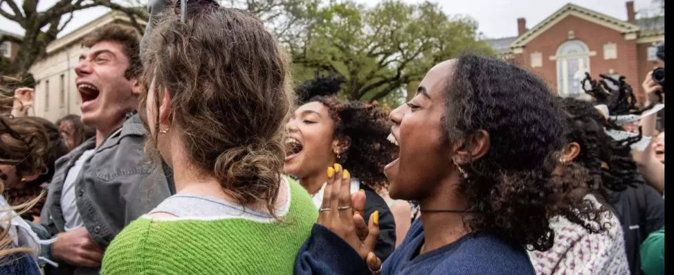 Pro palaestinensische Demonstranten besetzen ueber Nacht die Universitaet Amsterdam