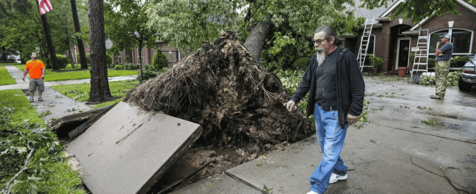 Sintflutartige Regenfaelle ueberschwemmen den Suedosten von Texas und verursachen Ueberschwemmungen