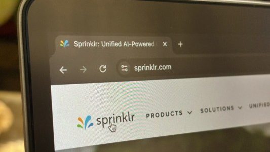 Sprinklr entlaesst mehr als 100 Mitarbeiter