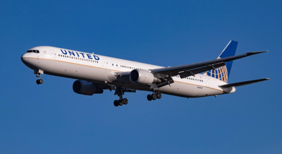 United Airlines Flug nach Triebwerksbrand am Flughafen Chicago abgebrochen