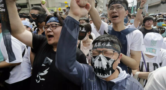 Warum Demonstranten in Taiwan wuetend auf die Gesetzgeber sind