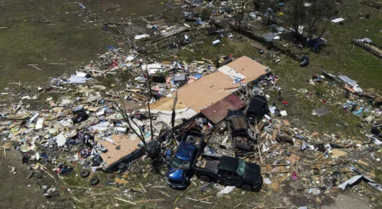 Zahl der Todesopfer steigt auf 21 als Tornados und Stuerme