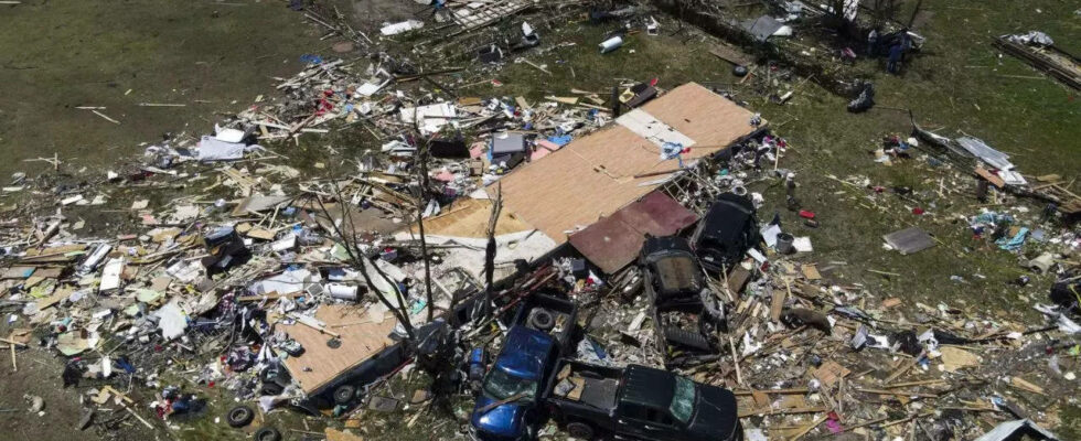 Zahl der Todesopfer steigt auf 21 als Tornados und Stuerme