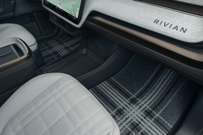 Rivian Next-Gen-R1s-Innenraum-Plaid