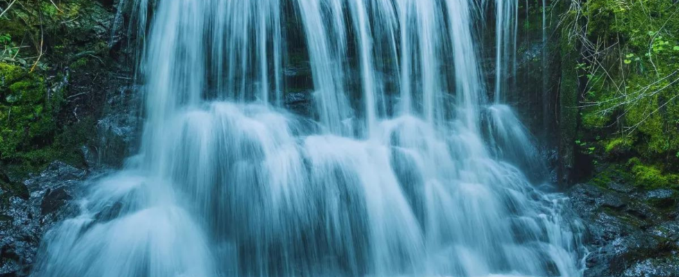 Chinas hoechster Wasserfall erhaelt kaum Hilfe von Rohren