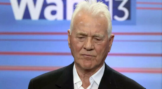 Der 91 jaehrige kanadische Autoteile Milliardaer Frank Stronach wurde wegen sexueller Noetigung