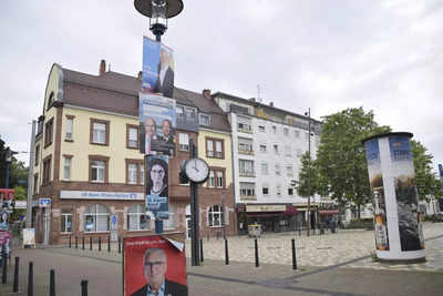 Deutscher Rechtsaussen Politiker mit Teppichmesser niedergestochen