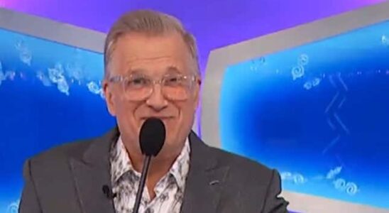 Drew Carey ist uebergluecklich als Kandidatin von „Der Preis ist