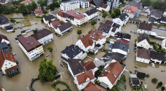 Rettungskraft stirbt bei Hochwasser in Sueddeutschland