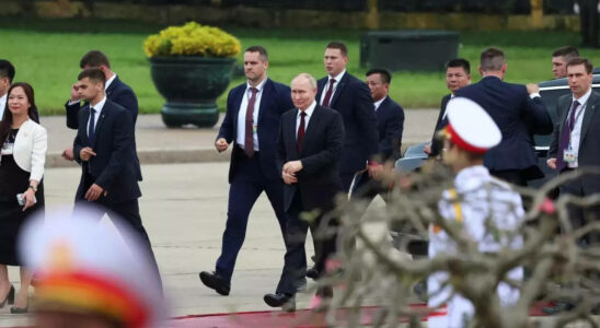 Wladimir Putin in Hanoi nach der Unterzeichnung des Verteidigungspakts mit