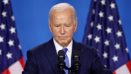 Biden bezweifelt insgeheim dass Harris Trump schlagen kann —