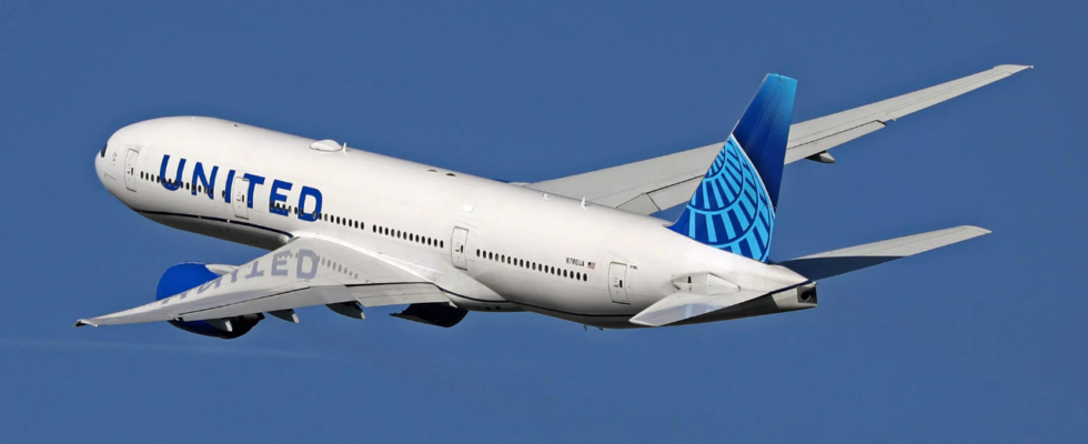 Boeing Maschine von United Airlines verliert nach dem Start in Los