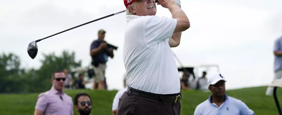 Donald Trump fordert „betruegerischen Biden zum Golf Duell heraus und setzt