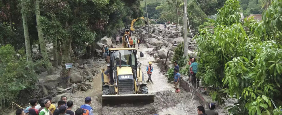 Erdrutsche toeten 12 Menschen auf der indonesischen Insel Sulawesi 18