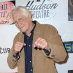 James Bond Darsteller George Lazenby gibt Ruecktritt bekannt