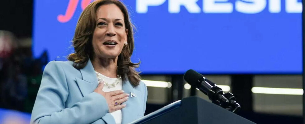 Kamala Harris Hat Kamala Harris ihre Mitarbeiter gebeten aufzustehen und