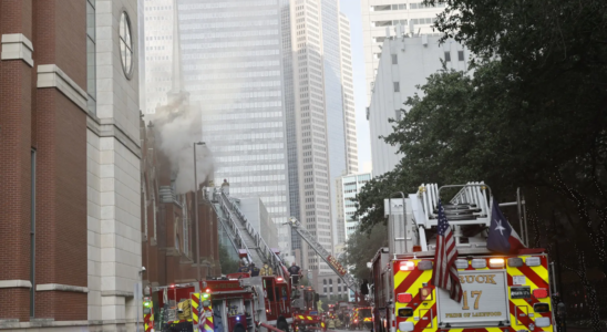 Kirchenschiff der historischen First Baptist Church in Dallas durch Brand