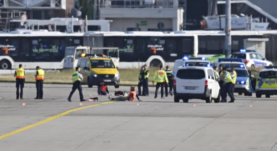 Klimawandel Klimaprotest am Frankfurter Flughafen zwingt zu voruebergehendem Flugstopp