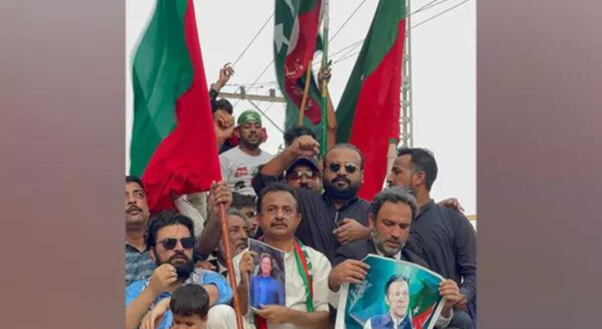 Pakistan Tehreek e Insaf organisiert Kundgebungen zur Freilassung des inhaftierten Anfuehrers Imran