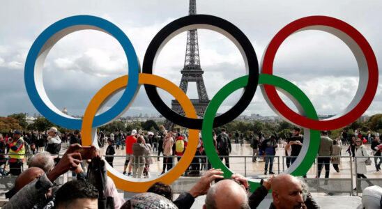 Paris 2024 Demonstranten skandieren „Heil Hitler und zeigen den Nazigruss