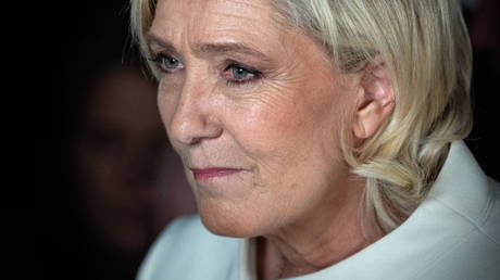 Pariser Staatsanwaelte nehmen Le Pen ins Visier – Medien —