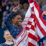 Simone Biles und McKayla Maroney stellen MyKayla Skinner nach dem