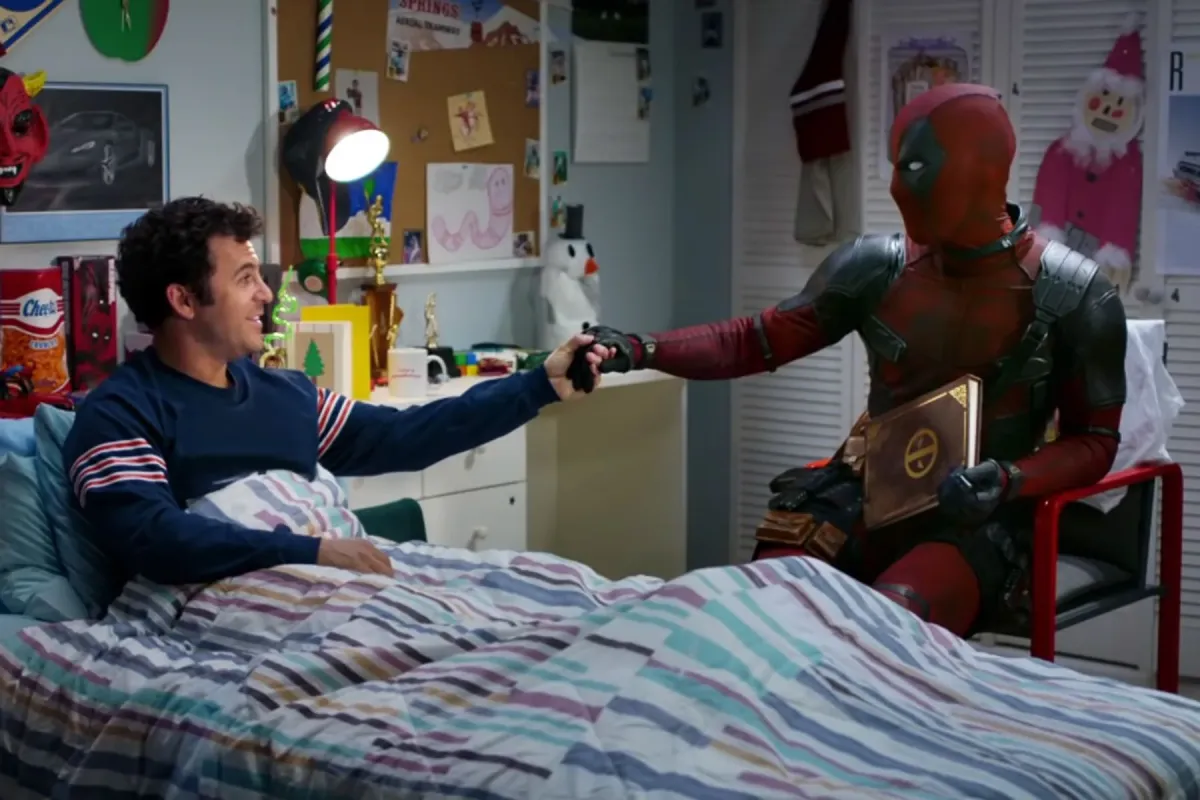 Deadpool und Fred Savage halten Händchen in Once Upon a Deadpool