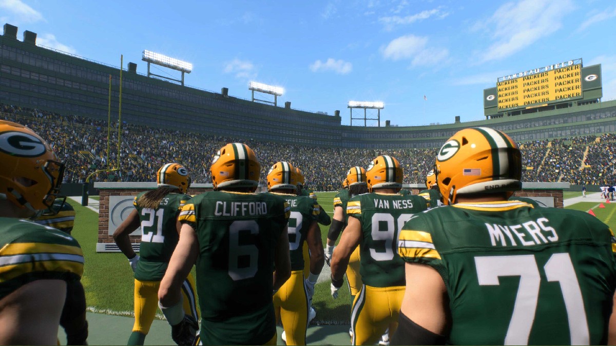 Ein Foto der Green Bay Packers auf dem Weg zum Spielfeld in Madden NFL 25 in einer Rezension des Spiels