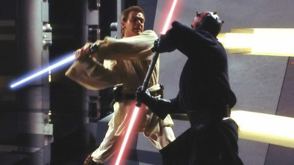 Das Lichtschwertduell Mann gegen Mann zwischen Obi-Wan Kenobi und Darth Maul in Star Wars: Die dunkle Bedrohung