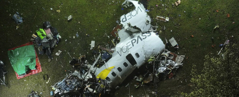 Flugzeugabsturz in Brasilien Wie glueckliche Reisende aufgrund einer Verwechslung bei