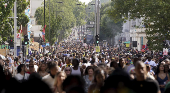 Gewalt ueberschattet Notting Hill Carnival Mehrere Messerstechereien Hunderte Festnahmen bei