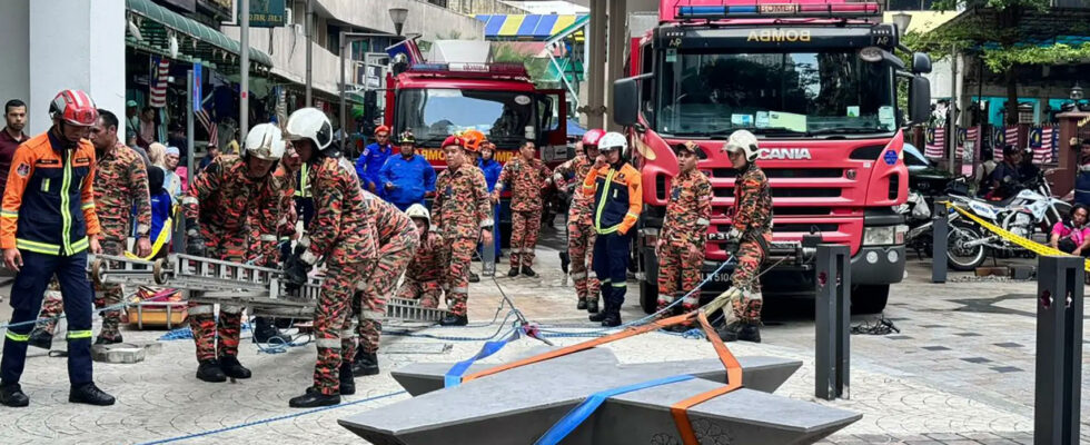 Inderin nach Sturz in 8 Meter tiefes Erdloch in Kuala