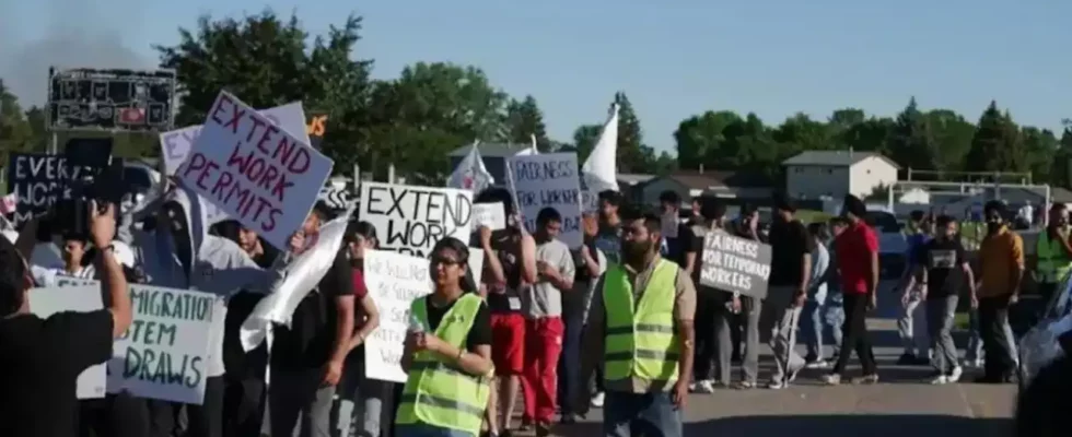 Indische Studenten in Kanada Indische Studenten in Kanada protestieren gegen.webp